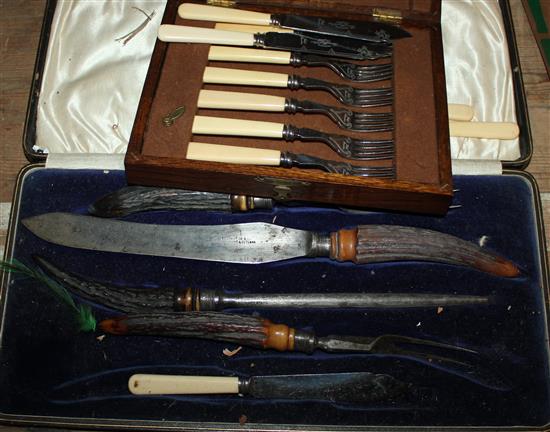 Cased fish eaters & part carving set(-)